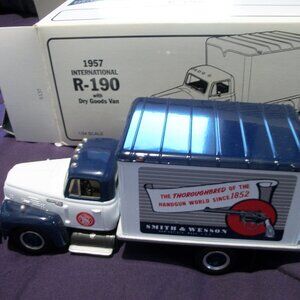First Gear - 1957 International R- 190 - Dry Goods Truck - Smith & Wesson - 4 -B